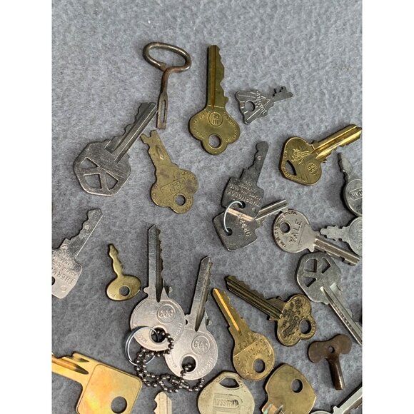 Vintage 32 Key Collection for Crafts & Decor - Picture 3 of 13